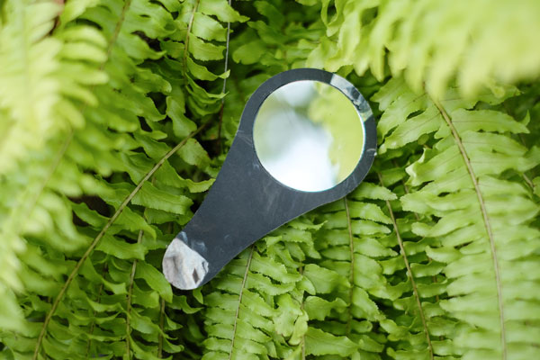 Pocket mirror hasil recycled yang bisa didapatkan konsumen The Body Shop